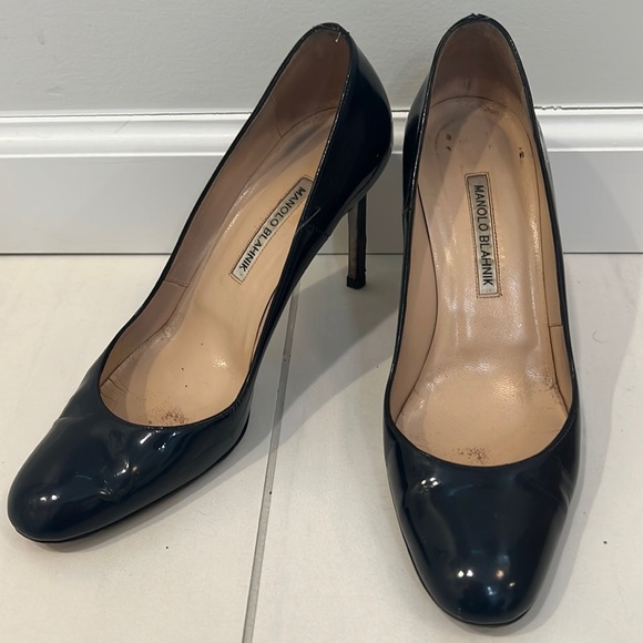 Manolo Blahnik patent navy 38.5 - Picture 1 of 6